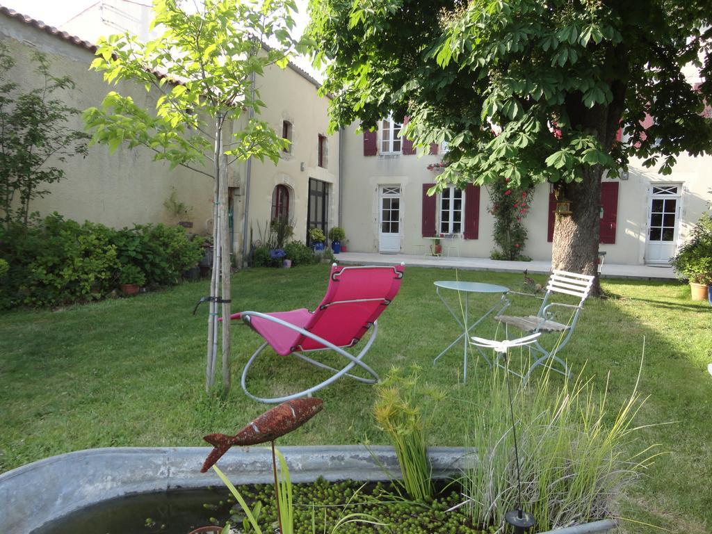 Le Logis De La Poupeliere Bed & Breakfast Vouhe  Exterior photo