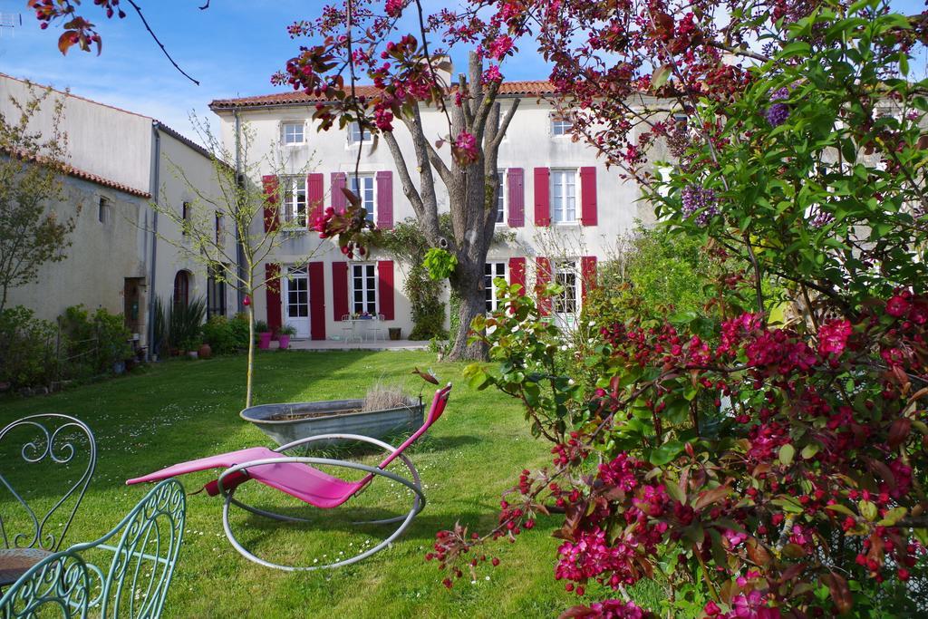 Le Logis De La Poupeliere Bed & Breakfast Vouhe  Exterior photo