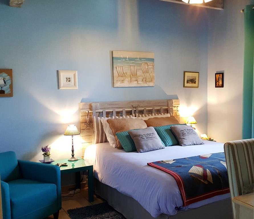 Le Logis De La Poupeliere Bed & Breakfast Vouhe  Exterior photo