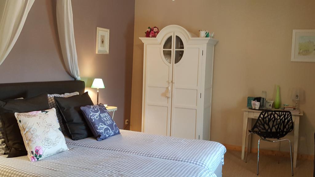 Le Logis De La Poupeliere Bed & Breakfast Vouhe  Exterior photo