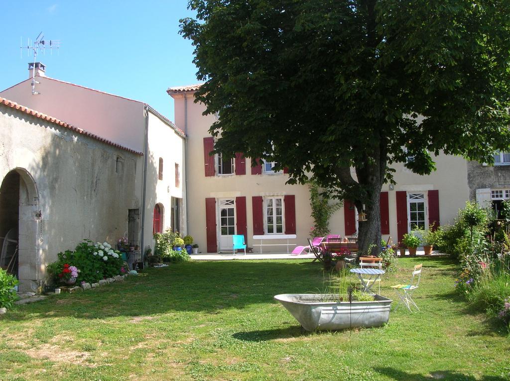 Le Logis De La Poupeliere Bed & Breakfast Vouhe  Exterior photo