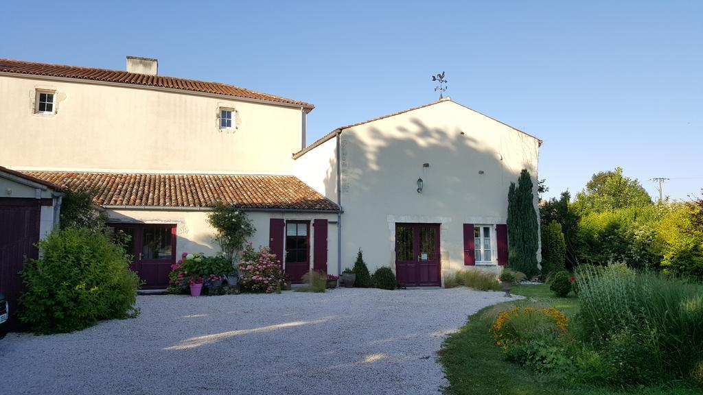 Le Logis De La Poupeliere Bed & Breakfast Vouhe  Exterior photo