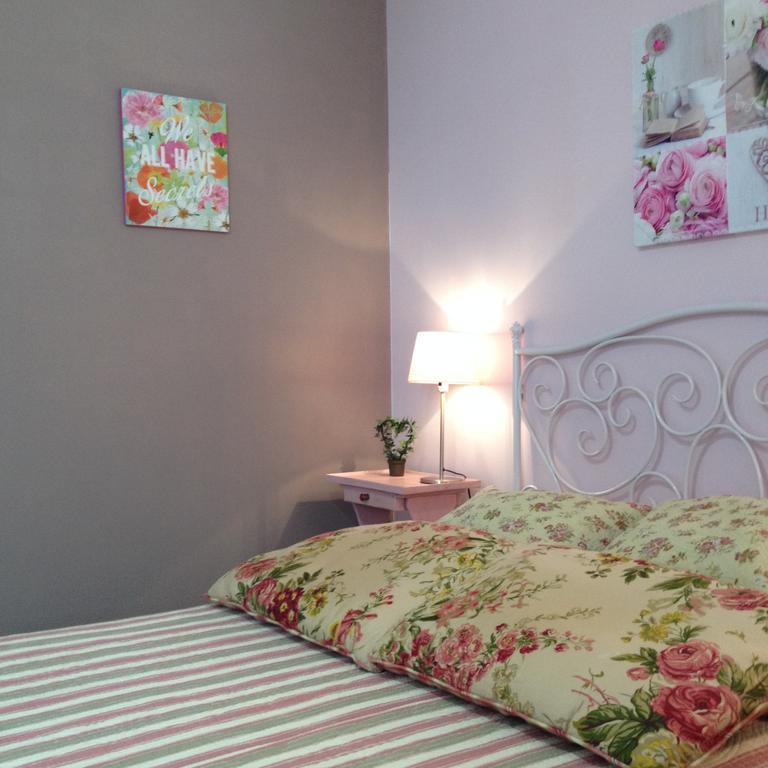 Le Logis De La Poupeliere Bed & Breakfast Vouhe  Exterior photo